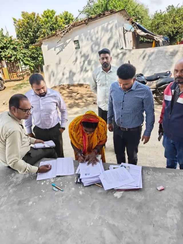 બીબીસી ગુજરાતી, ગુજરાત, બીબીસી, અમદાવાદ, સ્પેશિયલ ઇન્ટેન્સિવ રિવિઝન, મતદારયાદી, મતદાન, ચૂંટણી, મતદાર કાર્ડ, 