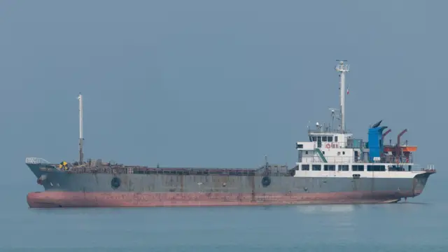 Sebuah kapal tanker minyak digambarkan di Teluk Persia dekat kota pelabuhan Bushehr, di Provinsi Bushehr, Iran selatan, pada 29 April 2024.