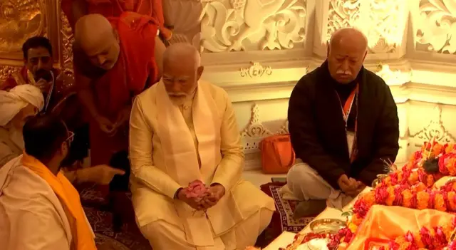 پران پرتشٹھا کی رسم میں وزیر اعظم مودی اور آر ایس ایس سربراہ موہن بھاگوت شامل ہیں