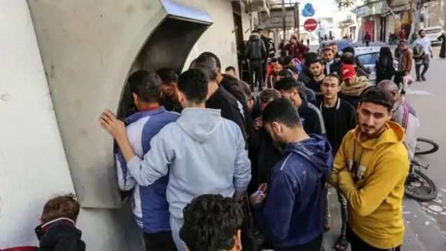 Falastiiniyiin lacag saf ugu jira