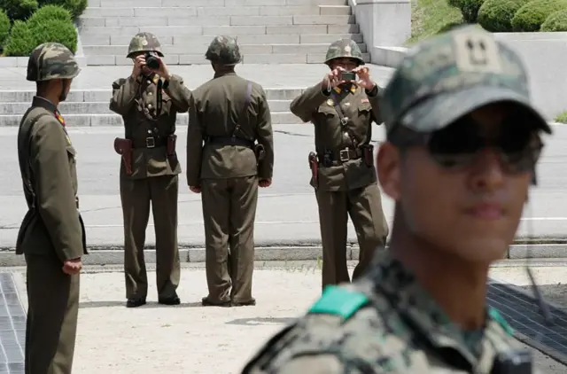 A zona desmilitarizada é o único local onde soldados das duas Coreias se encontram frente a frente.