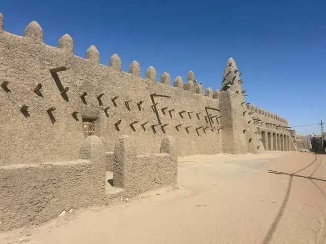 Façade de la mosquée de Djingareiber à Tombouctou.