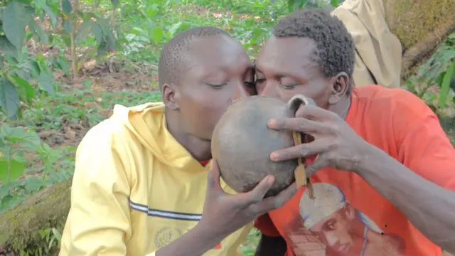 Dargaggoo Caabuu waliin dhugaa jiran