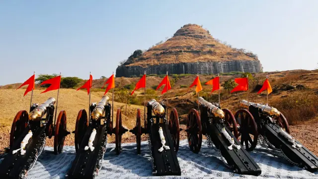 देवगिरी किल्ला आणि विठ्ठल गोरे यांनी बनवलेल्या तोफा