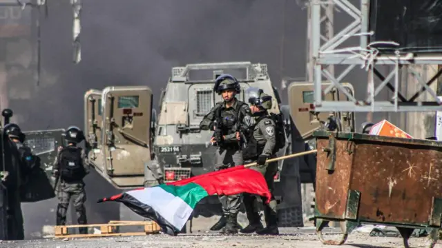 গাজায় বড় ধরণের সামরিক অভিযানের প্রস্তুতি নিয়েছে ইসরায়েল।