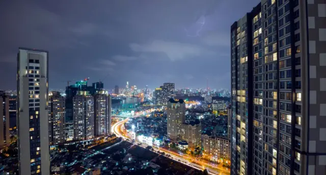 Nhiều chung cư cao cấp mọc lên nhanh chóng với giá cao