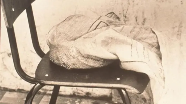 Pano em cima de cadeira