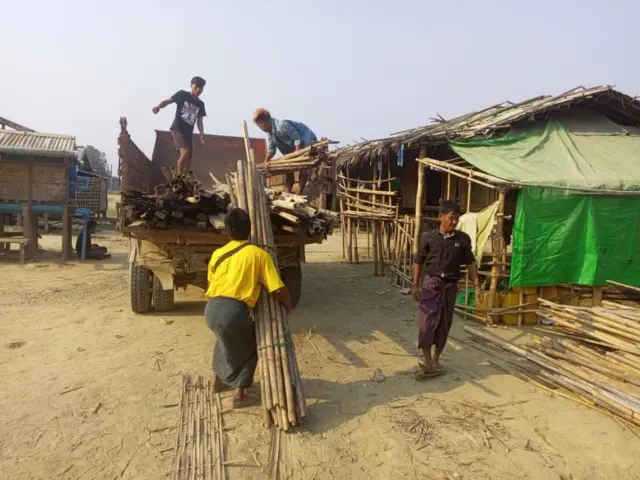 ကျောက်တော်မြို့နယ်က ဝါးတောင်စခန်းနေရာပြောင်းရွှေ့