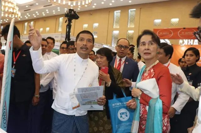 ဒေါ်အောင်ဆန်းစုကြည် နဲ့ အတူ တွေ့ရတဲ့ ဦးမောင်ဝိတ်