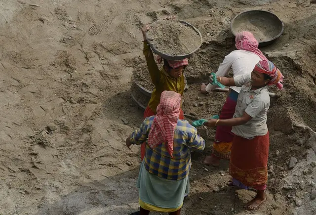 બીબીસી ગુજરાતી, મનરેગા, ગુજરાત, ગુજરાતના શ્રમિકો, ગ્રામીણ પ્રદેશ, શ્રમિકોનું સ્થળાંતર, બેરોજગારીની સમસ્યા, રોજગારી, 'વીબી- જી રામ જી' કાયદો