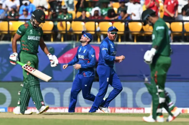 டிரீம் 11 விளையாடிய காவலர் சஸ்பெண்ட்