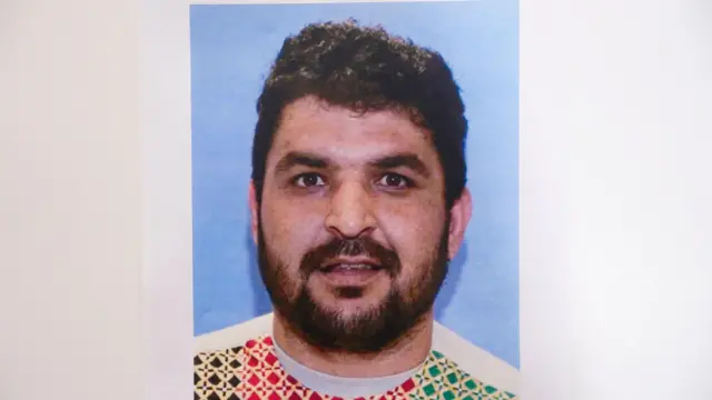 Фотография Рахмануллы Лаканвала, гражданина Афганистана, подозреваемого нападении на двух сотрудников Национальной гвардии.