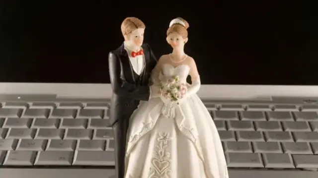 دا خدمتونه په ابوظبي کې د تم نومي اپلکشن له لارې وړاندې کېږي.