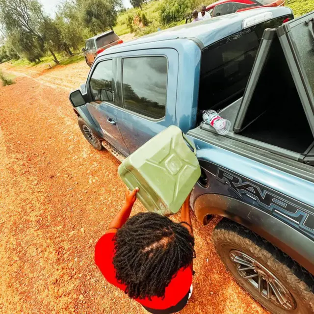 Twelve Ghana pipo dey drive 10,000km from Accra go London take create awareness for digital poverty