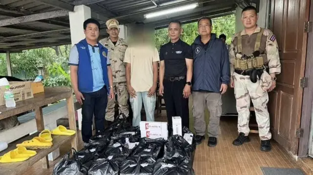 မဲဆောက်မြို့မှာ ဆေးလိပ်တွေကို တရားမဝင်သယ်ဆောင်လာမှူနဲ့ ဖမ်းဆီးခံလိုက်ရတဲ့ မြန်မာတစ်ဦး