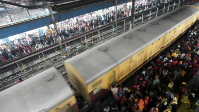 નવી દિલ્હી, ભાગદોડ, નાસભાગ, નવી દિલ્હી રેલવેસ્ટેશન, કુંભમેળો, બીબીસી ગુજરાતી