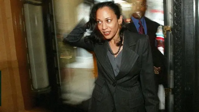 కమలాహారిస్ 