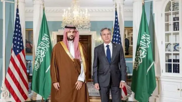 সৌদির প্রতিরক্ষামন্ত্রী খালিদ বিন সালমান যুক্তরাষ্ট্রের পররাষ্ট্রমন্ত্রী অ্যান্টনি ব্লিঙ্কেনের সাথে সাক্ষাৎ করেছেন।