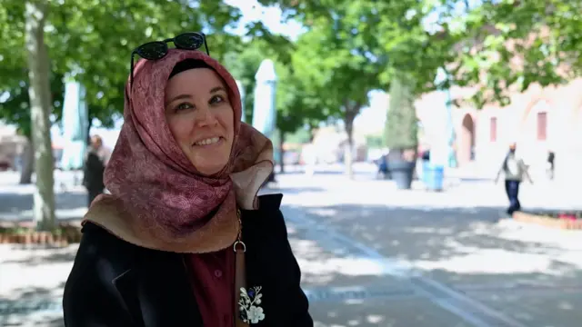 Ankara’da ikamet eden Arzu Yıkılmaz, NATO Zirvesi'nin Ankara’da yapılmasını “Türkiye’nin gurur duyabileceği bir şey. Türkiye’yi yurt dışındaki insanları tanıması ve gelişim yönünden çok güzel” sözleriyle değerlendiriyor. 