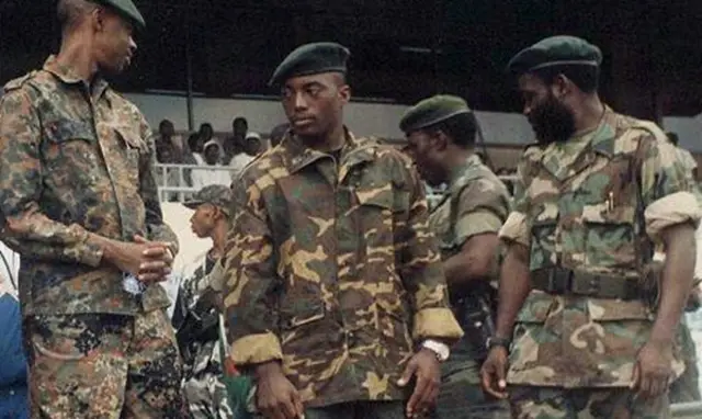 Gen James Kabare na Maj Joseph Kabila ubwo inyeshyamba za Laurent-Desire Kabila zari zimaze gufata ubutegetsi i Kinshasa zihiritse Mobutu