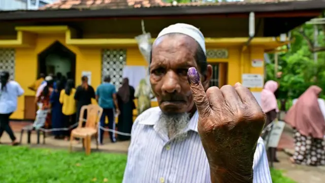 “දුෂණ විරෝධය ගැන, ආර්ථිකය වර්ධනය කරන හැටි ගැන මේ ආණ්ඩුව කියන දේවල් සමහර මිනිස්සු පිළිගන්නවා. ඒ හේතුව උඩ සමහර ඡන්ද ලැබෙයි.”