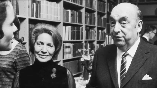 স্ত্রী মাতিলদে ওরুটিয়ার সাথে পাবলো নেরুদা।