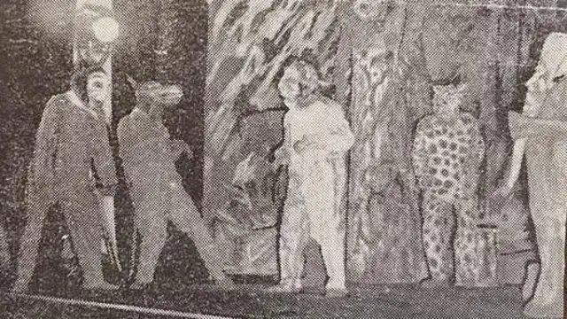 په ۶۰ لمریزه لسیزه کې په زینب سېنما کې د "بوزک چیني" تیاتر د نندارې یوه صحنه