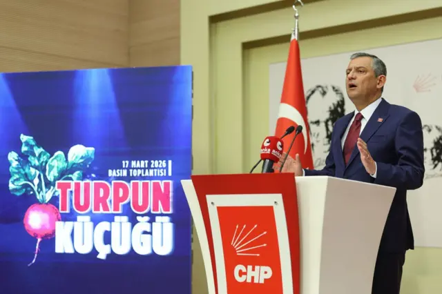 CHP Genel Başkanı Özgür Özel bugün partisinin genel merkezinde basın toplantısı düzenledi 