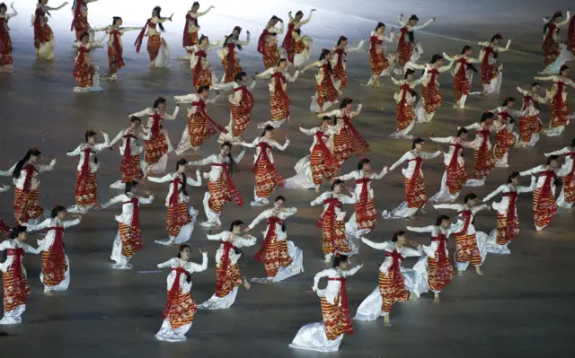 ၂၀၁၃ နေပြည်တော် ဆီးဂိမ်းမှာ ဖော်ထုတ်ခဲ့တဲ့ အပျိုတော် အက 