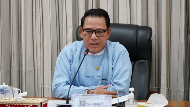 ဦးမောင်မောင်အုန်းဟာ စစ်တက္ကသိုလ် အပတ်စဉ် ၂၂ ဆင်းဖြစ်ပြီး ဒုတိယဗိုလ်ချုပ်မှူးကြီးစိုးဝင်း၊ ဗိုလ်ချုပ်ကြီးရာပြည့်၊ ပြန်ကြားရေးဝန်ကြီးဟောင်းဦးရဲထွဋ်တို့နဲ့ တစ်ပတ်စဥ်တည်း ဖြစ်ပါတယ်။