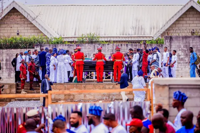 Wọn tẹ oloogbe ni itẹ ẹyẹ 