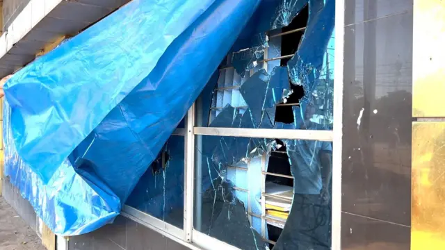 বিএনপি নেতাকর্মীদের বাড়ী-ঘরএমনকি ব্যবসা প্রতিষ্ঠানেও হামলা হচ্ছে 