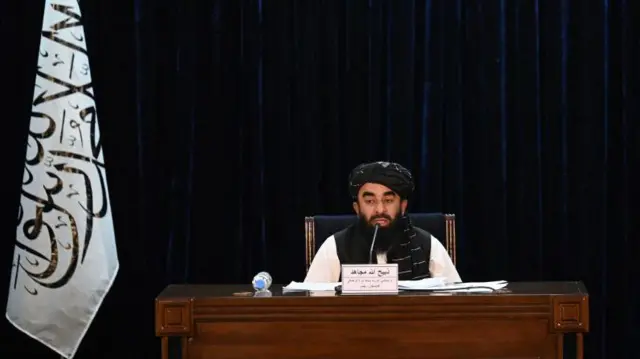 ذبیح‌الله مجاهد: کشورها و سازمان ملل نباید در مسایل داخلی افغانستان دست‌درازی کنند