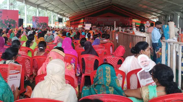 केंद्रीय गृह मंत्री अमित शाह ने सिवान में एक जनसभा में कहा कि सौ शहाबुद्दीन भी अब बाल नहीं बांका कर सकते. 