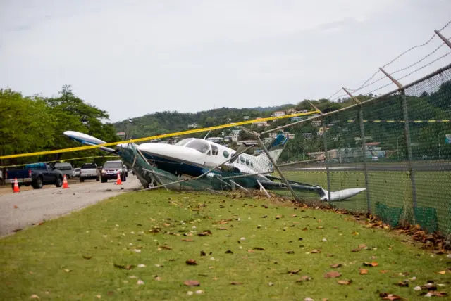 Fotografiaaposta mais de 1 golavião caidoaposta mais de 1 golcimaaposta mais de 1 goluma cerca