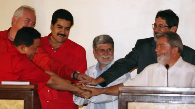 O então presidente venezuelano Hugo Chávez (E-frente), seu colega brasileiro Luiz Inácio Lula da Silva (D-frente), o presidente da PDVSA Rafael Ramirez (E-atrás), o ministro das Relações Exteriores da Venezuela Nicolás Maduro (terceiro-E), seu colega brasileiro Celso Amorim (C) e o presidente da Petrobras José Sergio Gabrielli durante uma entrevista coletivaamerica x coritiba palpite20america x coritiba palpitesetembroamerica x coritiba palpite2007