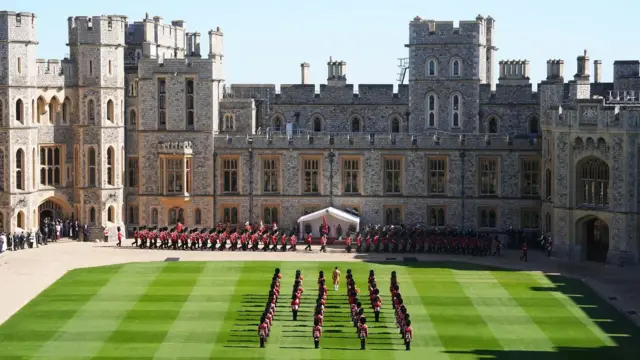 Sojoji na fareti a fadar windsor