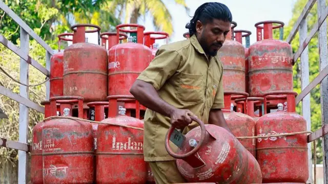 వంట గ్యాస్,  లిక్విఫైడ్ పెట్రోలియం గ్యాస్., పెట్రోల్, డీజిల్, హార్ముజ్ జలసంధి