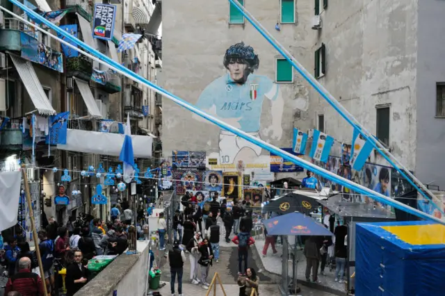 ন্যাপলসের অলিতে গলিতে আপনি ম্যারাডোনাকে খুঁজে পাবেন