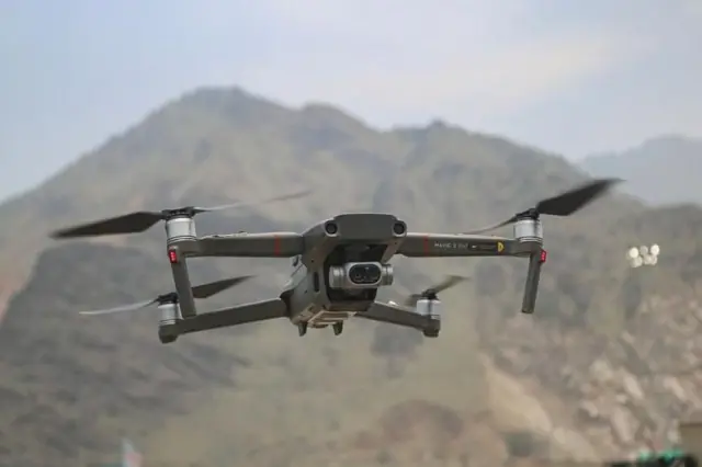 டிரோன்கள் 