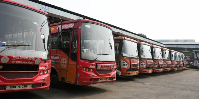 बसों ट्रकों की हड़ताल