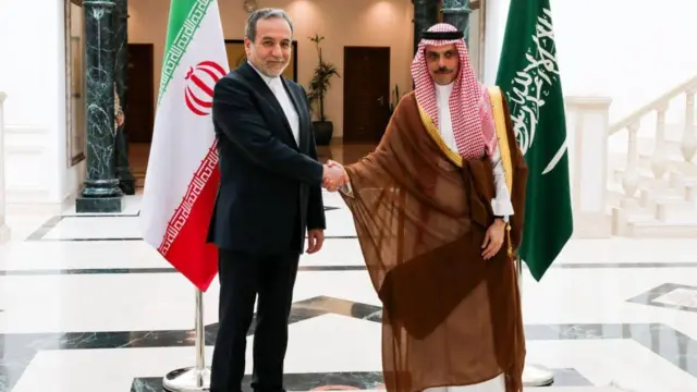 وزیر خارجه ایران در جده با فیصل بن فرحان وزیر خارجه عربستن سعودی ملاقات کرد