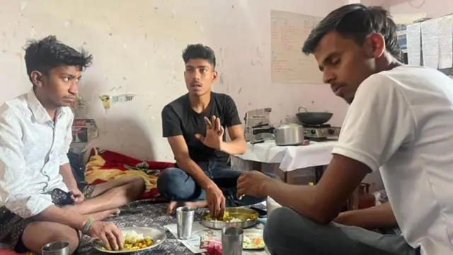 மதத்தின் சுவர் இடிந்து விழுந்து நட்பு மலர்ந்த தருணம்! 