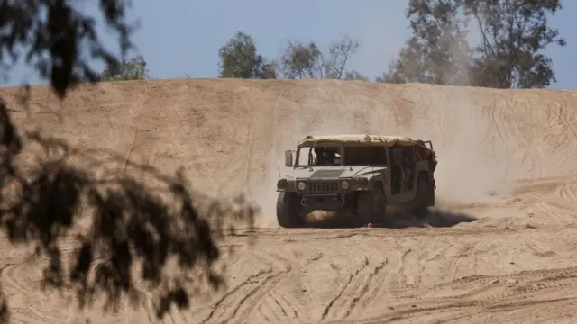 مدرعة إسرائيلية في قطاع غزة.