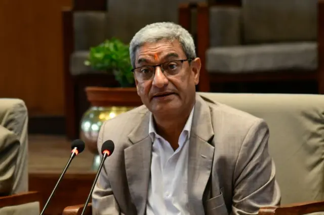 पूर्वगृहमन्त्री रमेश लेखक एक पत्रकार सम्मेलनमा