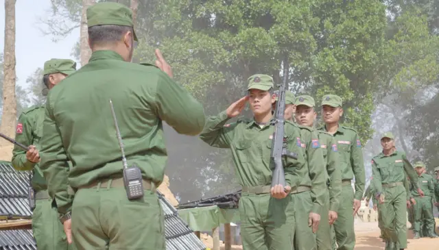 ၂၀၂၃ ခုနှစ်တုန်းက ကိုးကန့်တပ်လေ့ကျင့်ပေးခဲ့တဲ့ တပ်မဟာ ၆၁၁ သင်တန်းဆင်းမြင်ကွင်း 