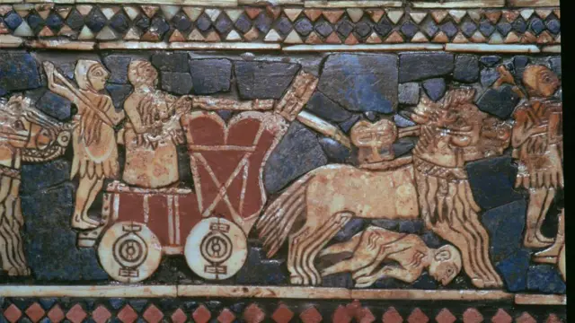 Detalle del Estandarte de Ur, que muestra un carro de guerra sumerio.