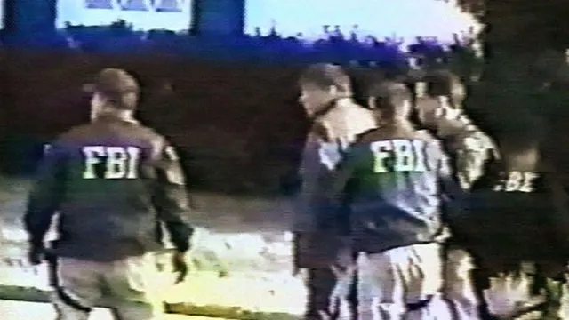 Hanssen, Rusya'ya "çok gizli" nitelikteki bilgileri bir parka yerleştirdiği çanta ile aktarıyordu. 1985'te suç üstü yakalandı.