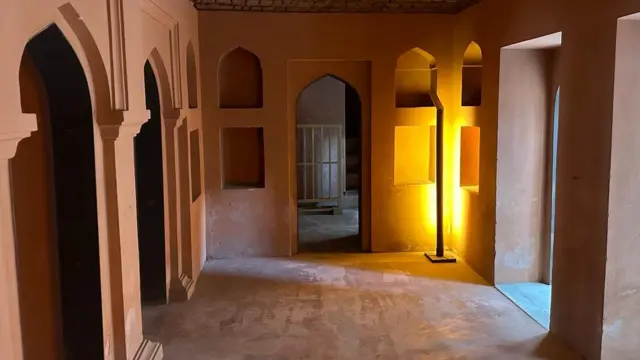 মধ্যযুগের জমিদার বাড়ির ভেতরের চিত্র