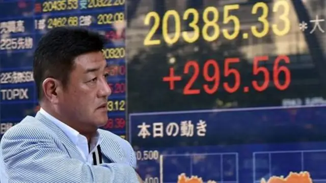 Akiba ya kibinafsi ni kubwa na uwekezaji ni dhaifu